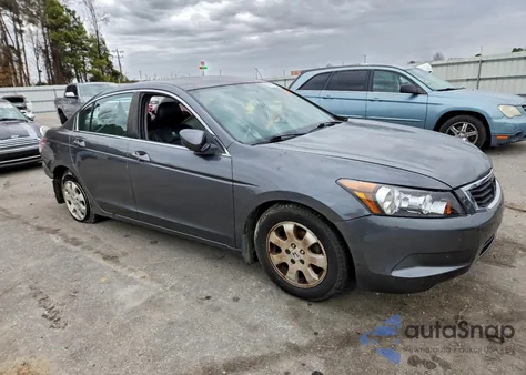 2010 Honda Accord Lxp z USA, uszkodzony, nr VIN 1HGCP2F48AA167704